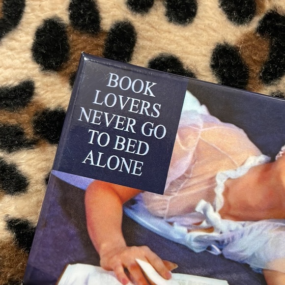 2012 Book Lovers Never Go To Bed Alone Fridge Magnet Wine Funny Library Kitsch - Picture 12 of 13